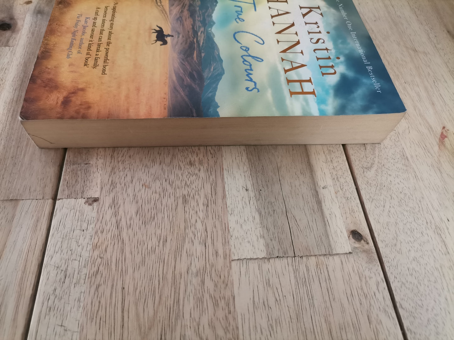 True Colours by Kristin Hannah - Paperback
