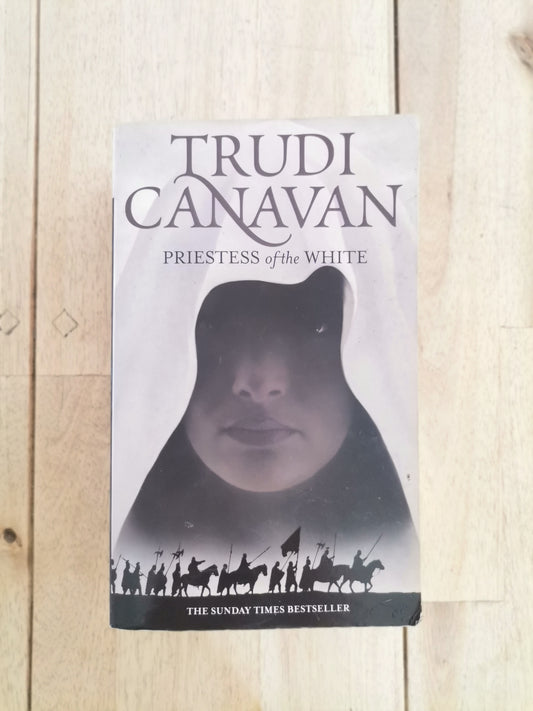 Priestess of the White – Trudi Canavan
