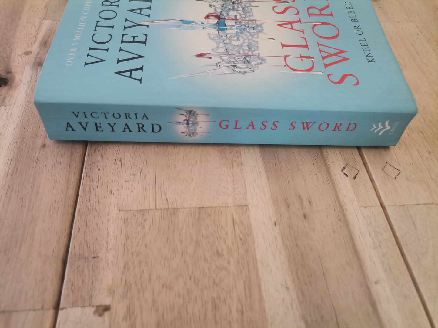 Glass Sword by Victoria Aveyard
