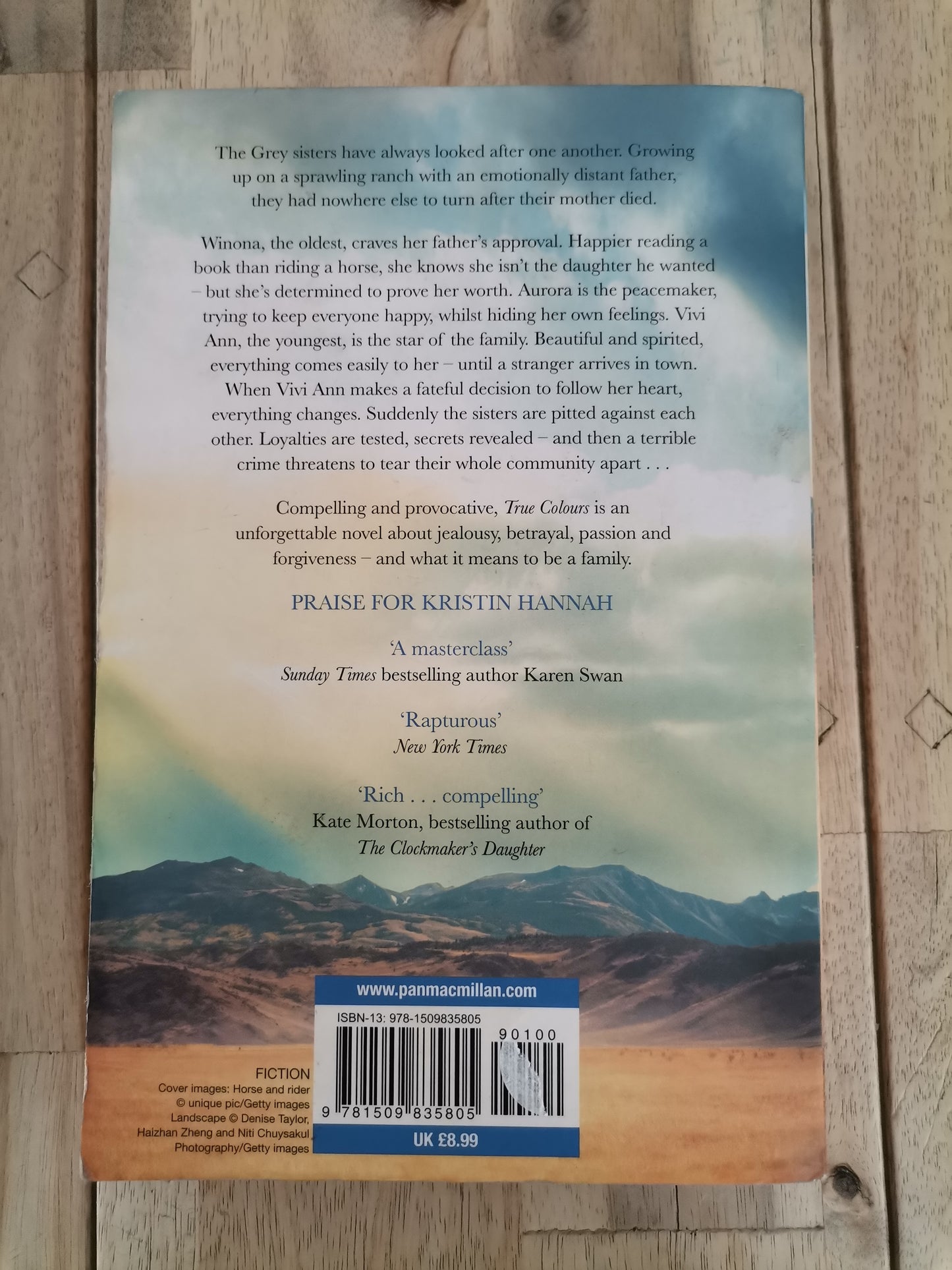 True Colours by Kristin Hannah - Paperback