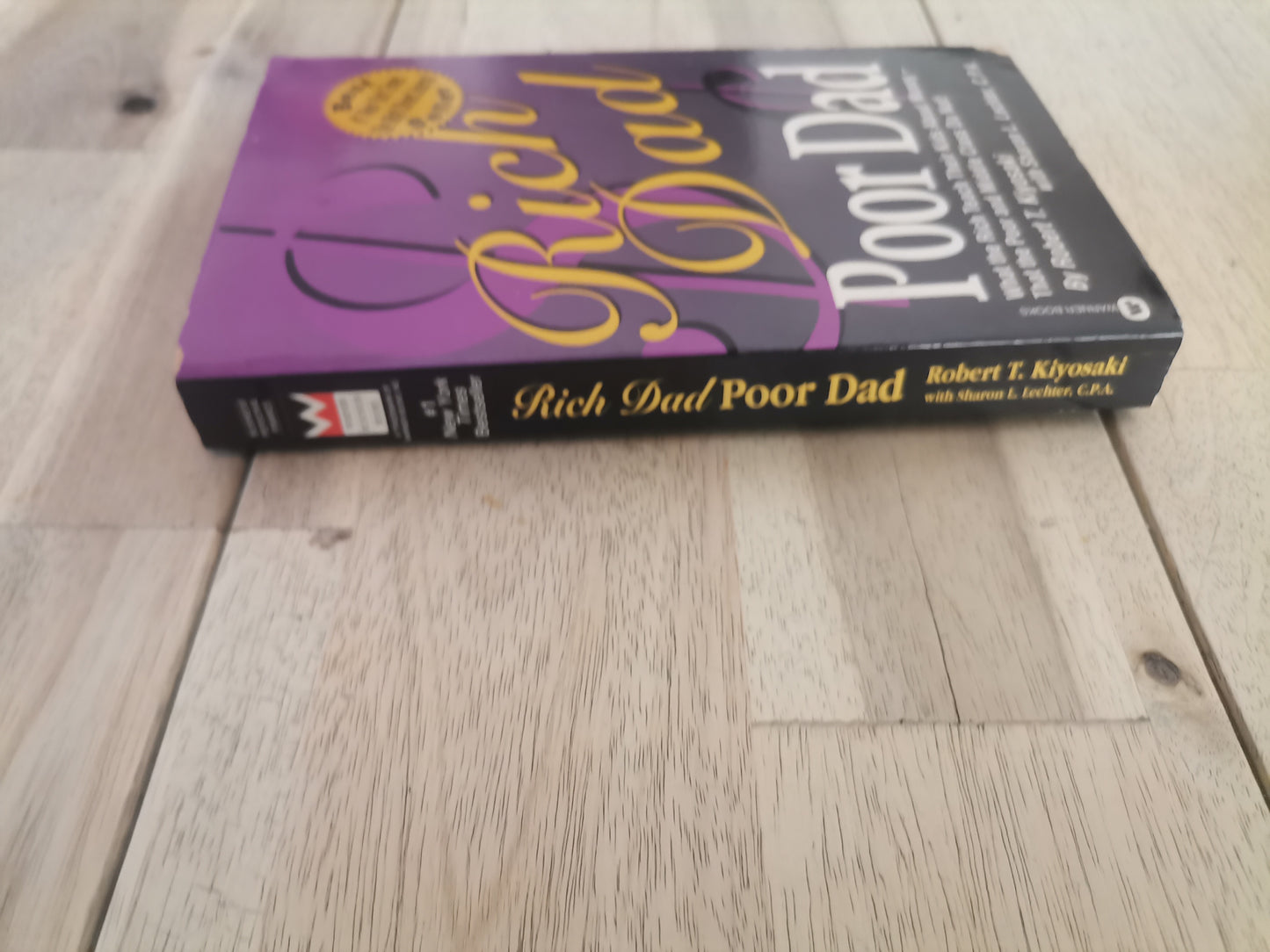 Rich Dad Poor Dad - Robert T. Kiyosaki (Mass Paperback)