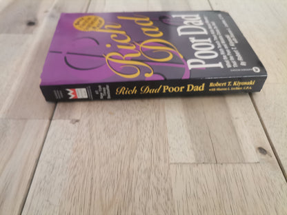 Rich Dad Poor Dad - Robert T. Kiyosaki (Mass Paperback)