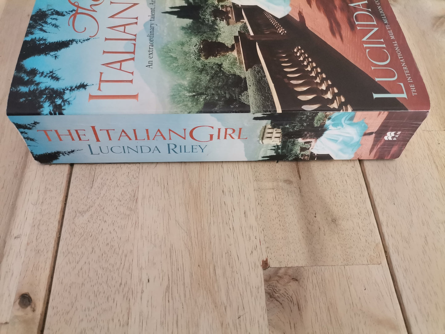 The Italian Girl by Lucinda Riley - Paperback