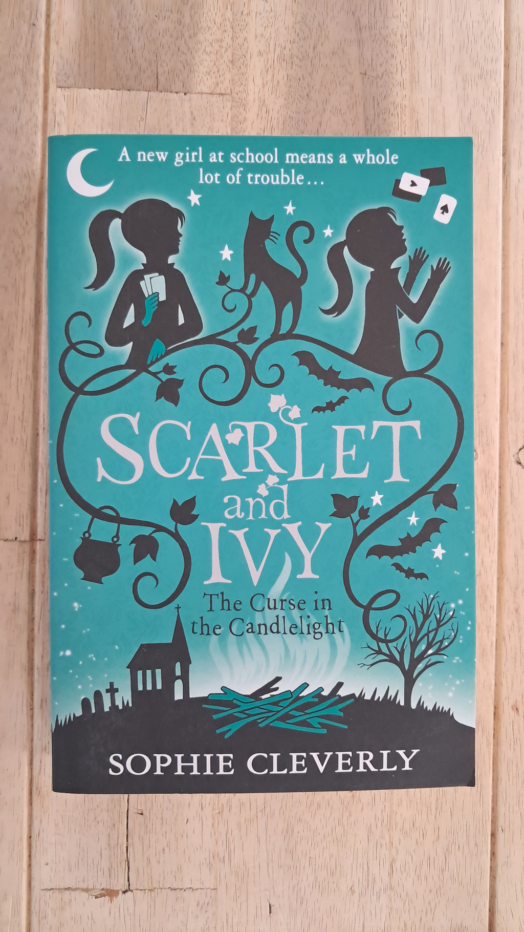 Scarlet and Ivy: The Curse in the Candlelight – Sophie Cleverly