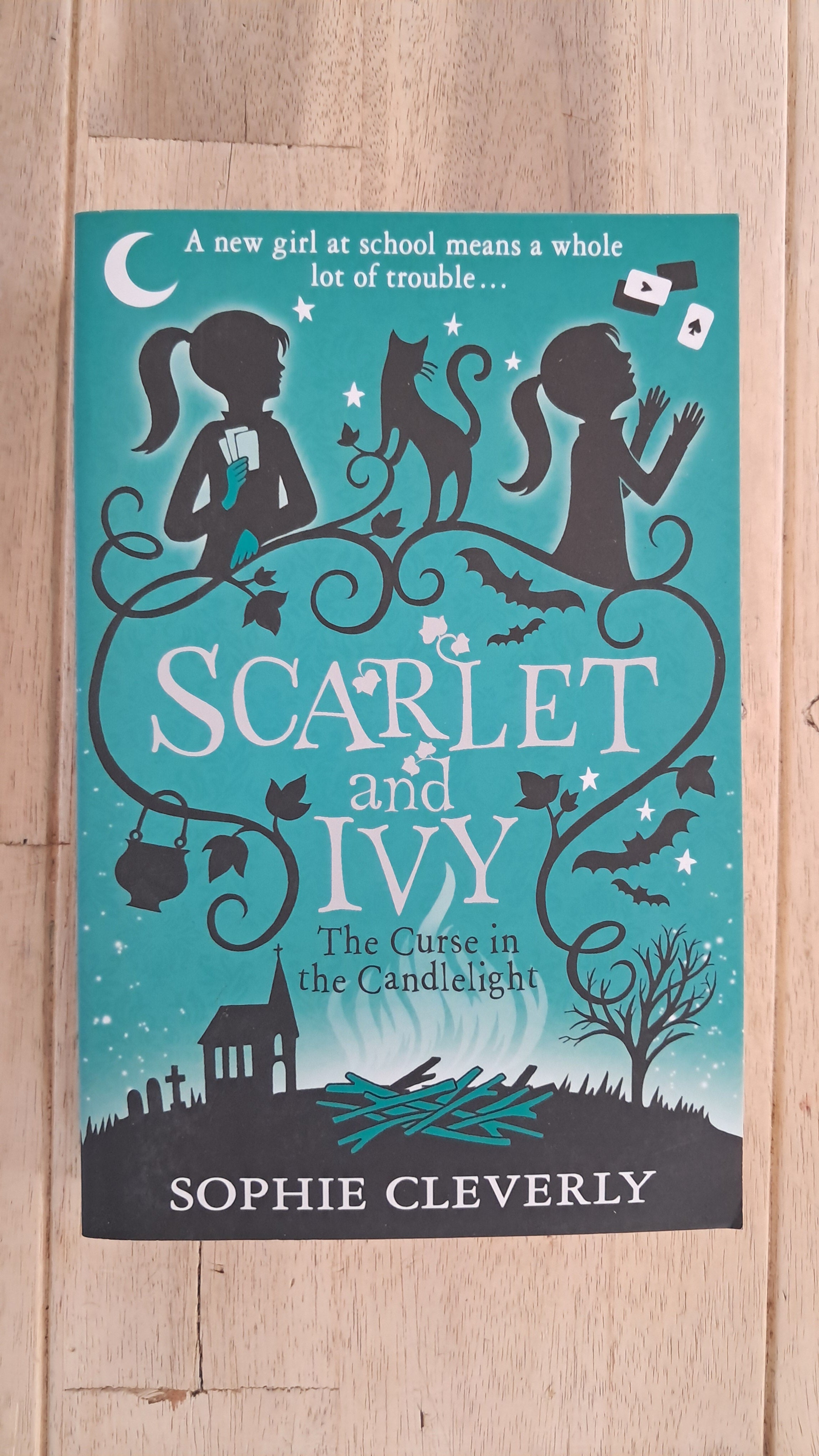 Scarlet and Ivy: The Curse in the Candlelight – Sophie Cleverly