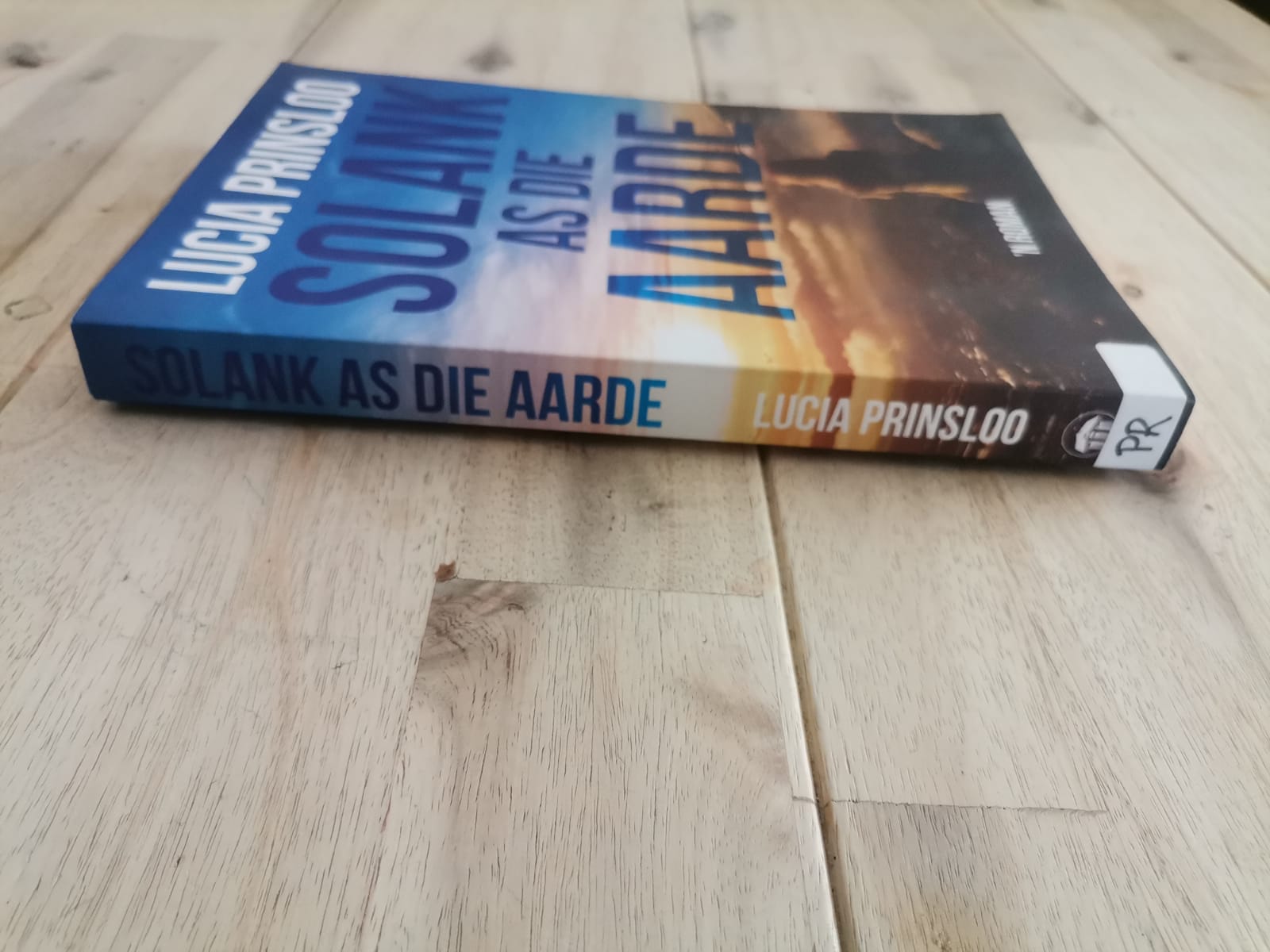 So lank as die aarde – Lucia Prinsloo
